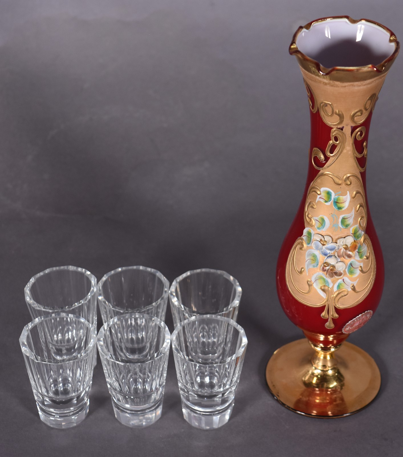 Vaso solifleur de murano na cor rubi e 6 copinhos para licor... - foto 2 de 8