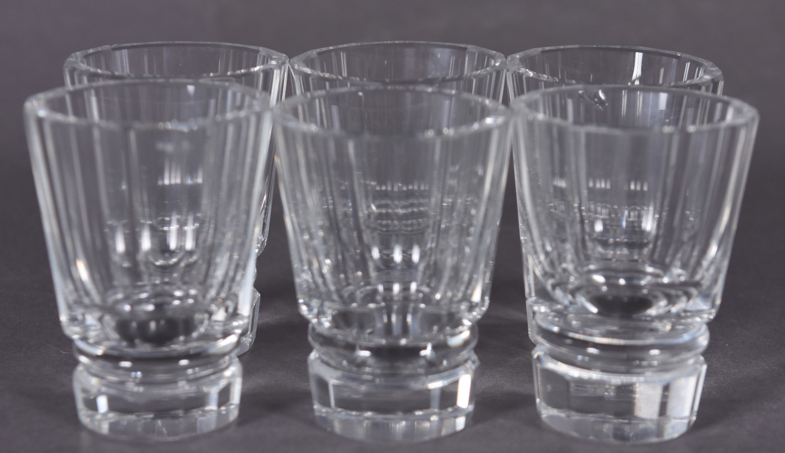 Vaso solifleur de murano na cor rubi e 6 copinhos para licor... - foto 3 de 8