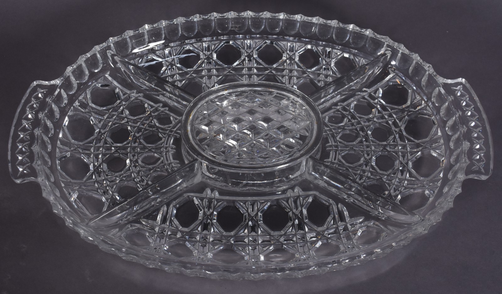 Três peças de cristal, sendo travessa, vaso e porta petiscos. - foto 4 de 7