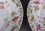 Limoges (1771),  - Aparelho de jantar de porcelana francesa W.Guerin & Co., na cor branca ricamente decorados com flores em tons de rosa e folhagens esverdeadas, compost