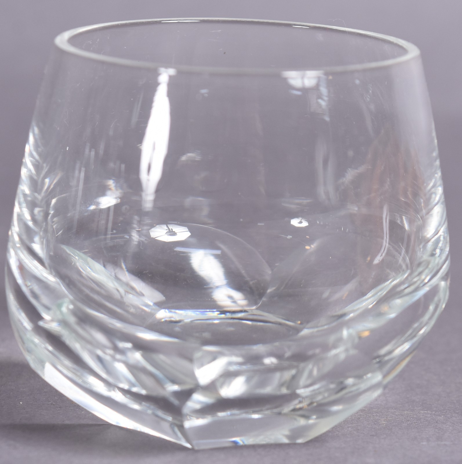 Diversas peças de cristal, sendo: Seis cálices para vinho branco de... - foto 5 de 8