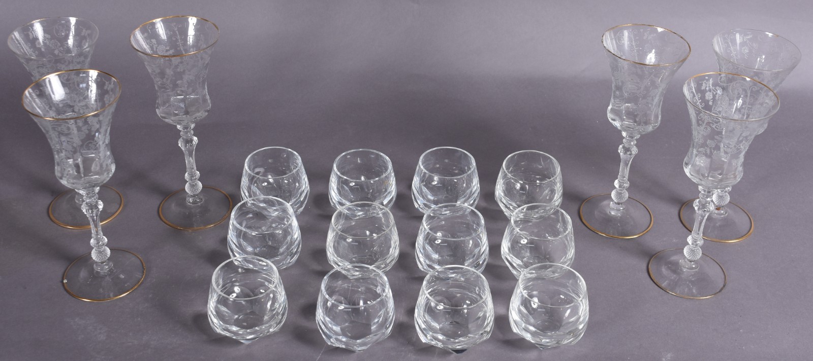 Diversas peças de cristal, sendo: Seis cálices para vinho branco de... - foto 7 de 8