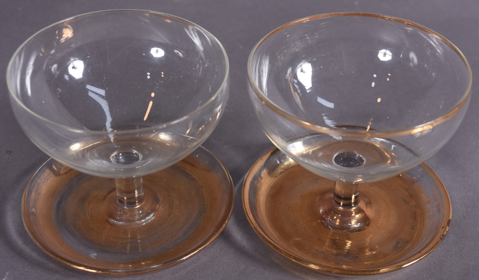 Diversas peças de vidro/cristal, sendo 9 taças com borda dourada e... - foto 4 de 7