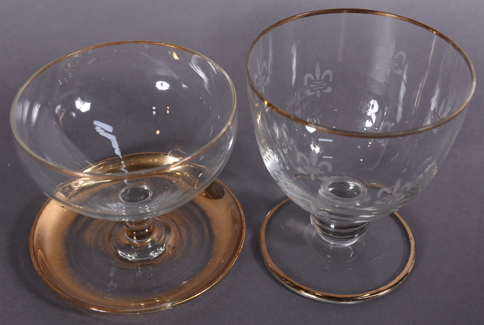 Diversas peças de vidro/cristal, sendo 9 taças com borda dourada e... - foto 6 de 7