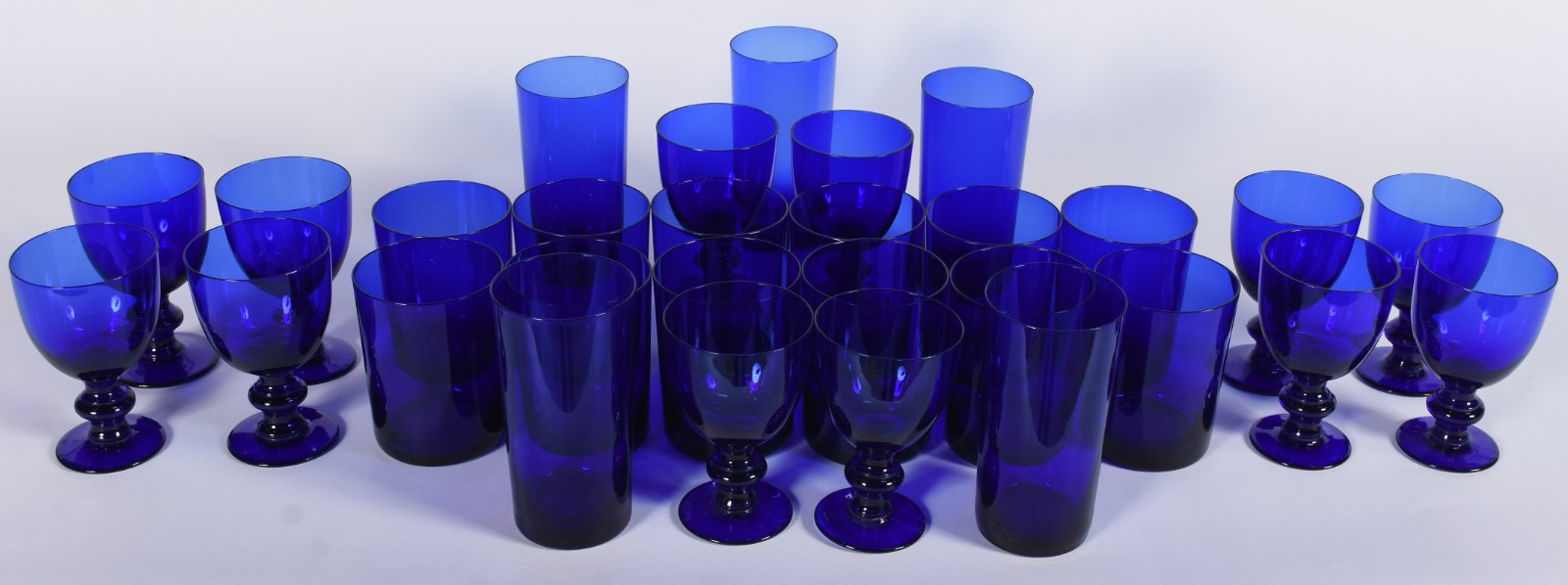 Serviço de copos azuis Prado, composto de: 12 para vinho tinto, 5... - foto 2 de 9