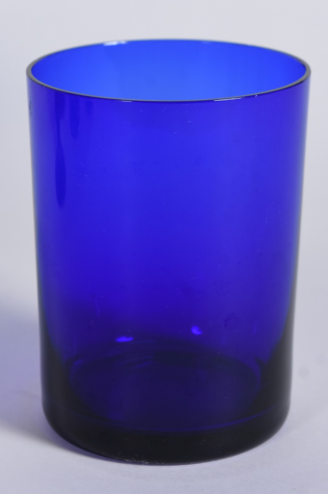 Serviço de copos azuis Prado, composto de: 12 para vinho tinto, 5... - foto 6 de 9
