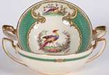 Onze taças para consomé com pires de faiança in... - Onze taças para consomé com pires de faiança inglesa "Staffordshire - Royal Myotts Crown", decorados com aves em policromia, borda verde com gui...