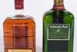 Duas garrafas de Whisky, sendo Logan 12 anos e ... - Duas garrafas de Whisky, sendo Logan 12 anos e Ambassador Royal 12 anos.