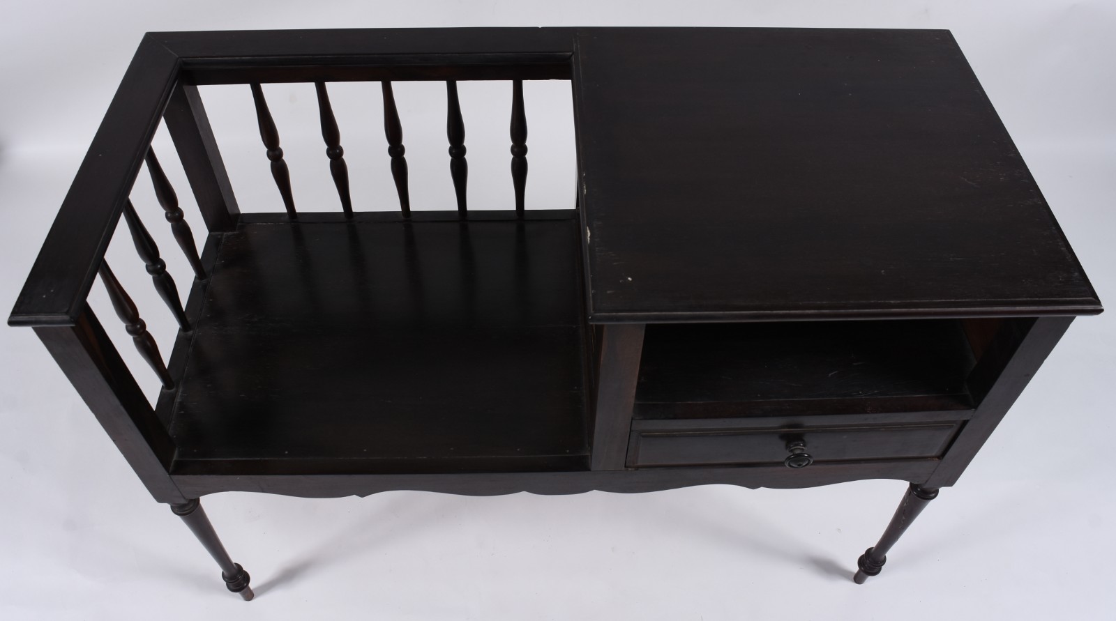Banco com mesa acoplada de madeira nobre para telefone. Pé da mesa... - foto 4 de 9