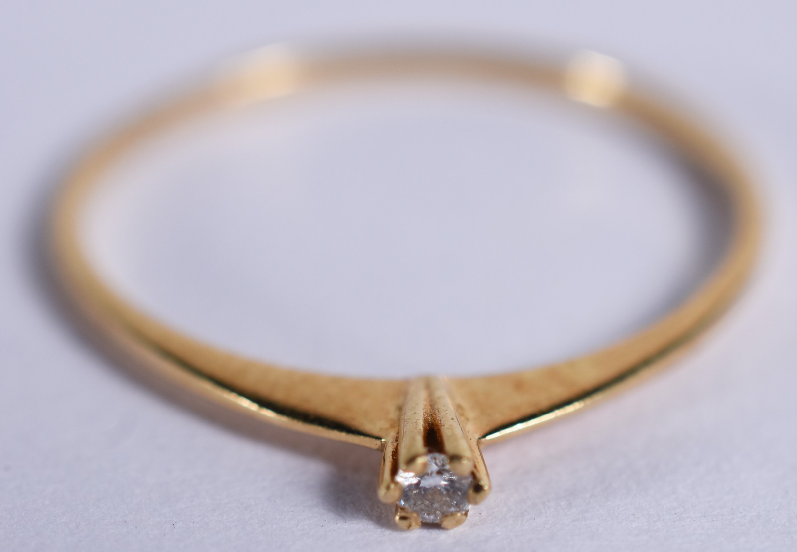 Solitário de ouro 18 k com brilhante de 0,05 ct, aro 11 (Por motivos... - foto 1 de 4