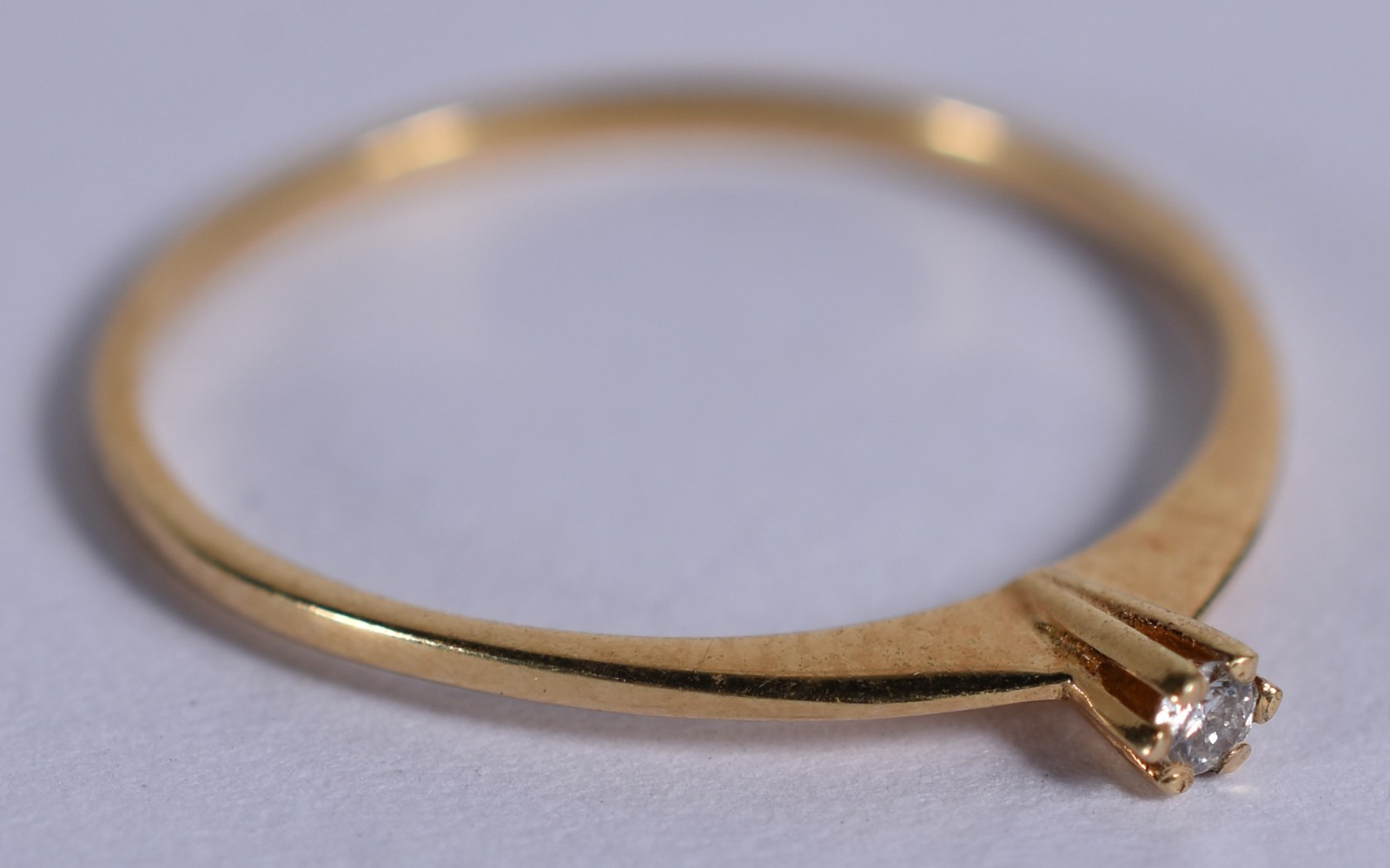 Solitário de ouro 18 k com brilhante de 0,05 ct, aro 11 (Por motivos... - foto 2 de 4