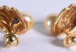 Par de brincos de ouro 18 k com duas perolas (P... - Par de brincos de ouro 18 k com duas perolas (Por motivos de segurança a peça não se encontra na loja)