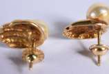 Par de brincos de ouro 18 k com duas perolas (P... - Par de brincos de ouro 18 k com duas perolas (Por motivos de segurança a peça não se encontra na loja)