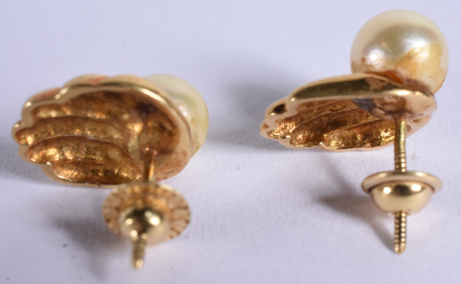 Par de brincos de ouro 18 k com duas perolas (Por motivos de... - foto 4 de 6