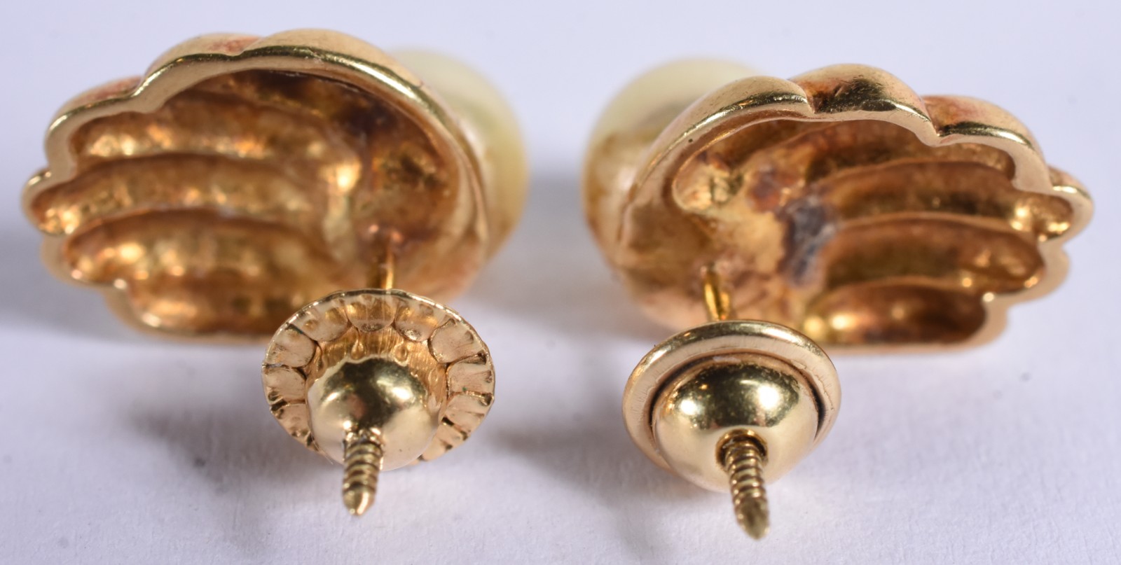 Par de brincos de ouro 18 k com duas perolas (Por motivos de... - foto 5 de 6