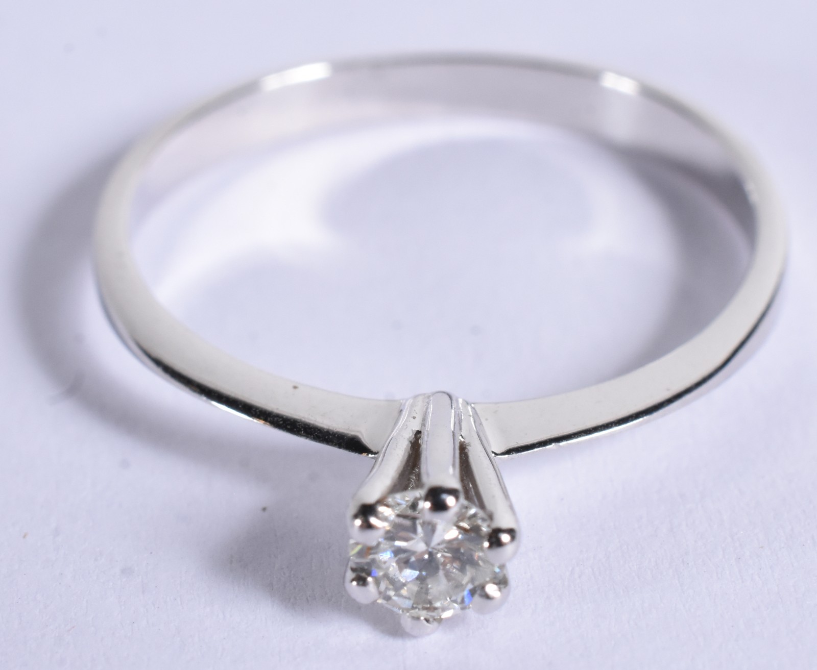 Anel solitário com um brihante de 0,22 ct, aro 19 (Por motivos de... - foto 1 de 5