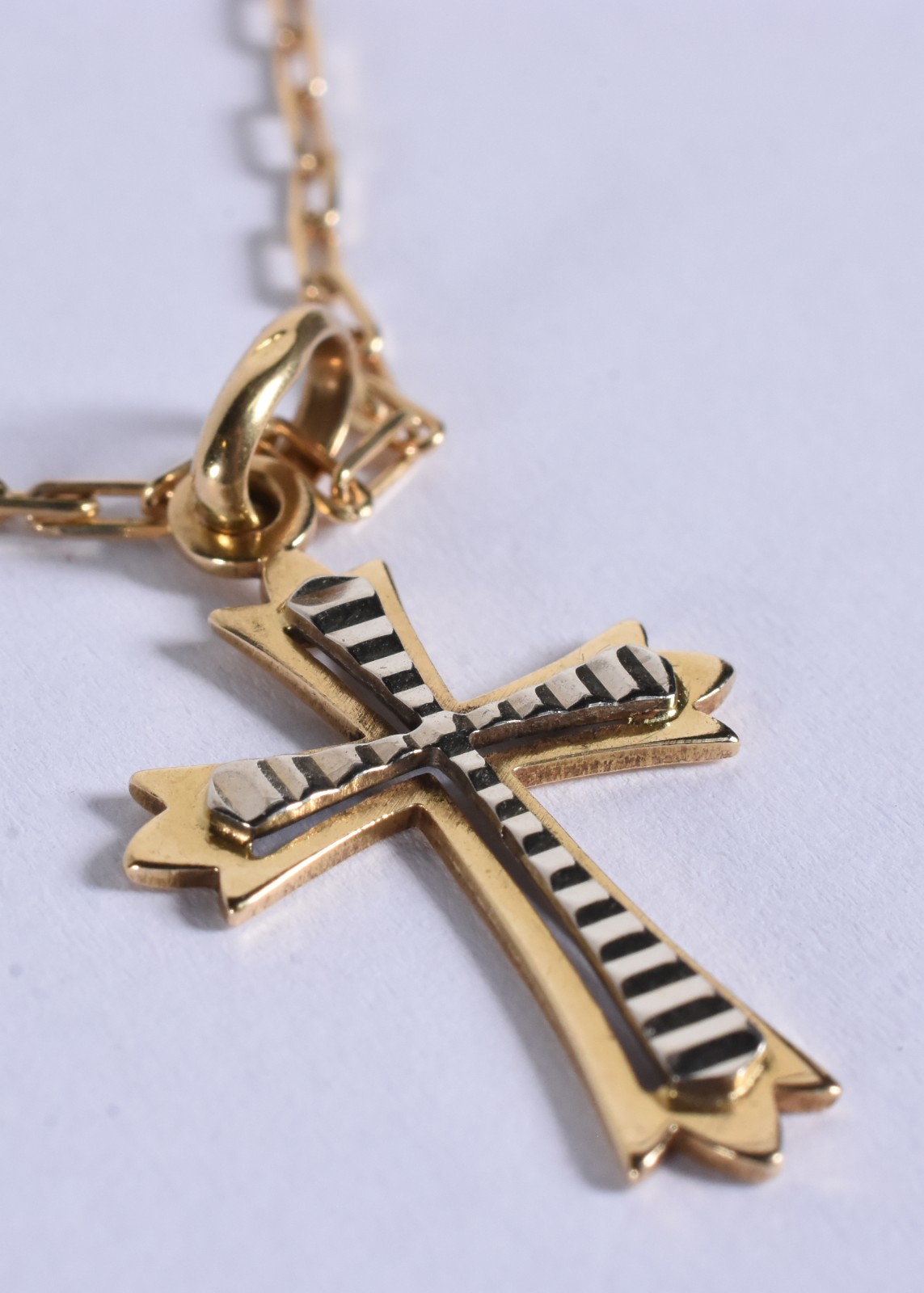Cordão de ouro 18 k, contraste 750 com crucifixo de ouro branco e... - foto 1 de 6