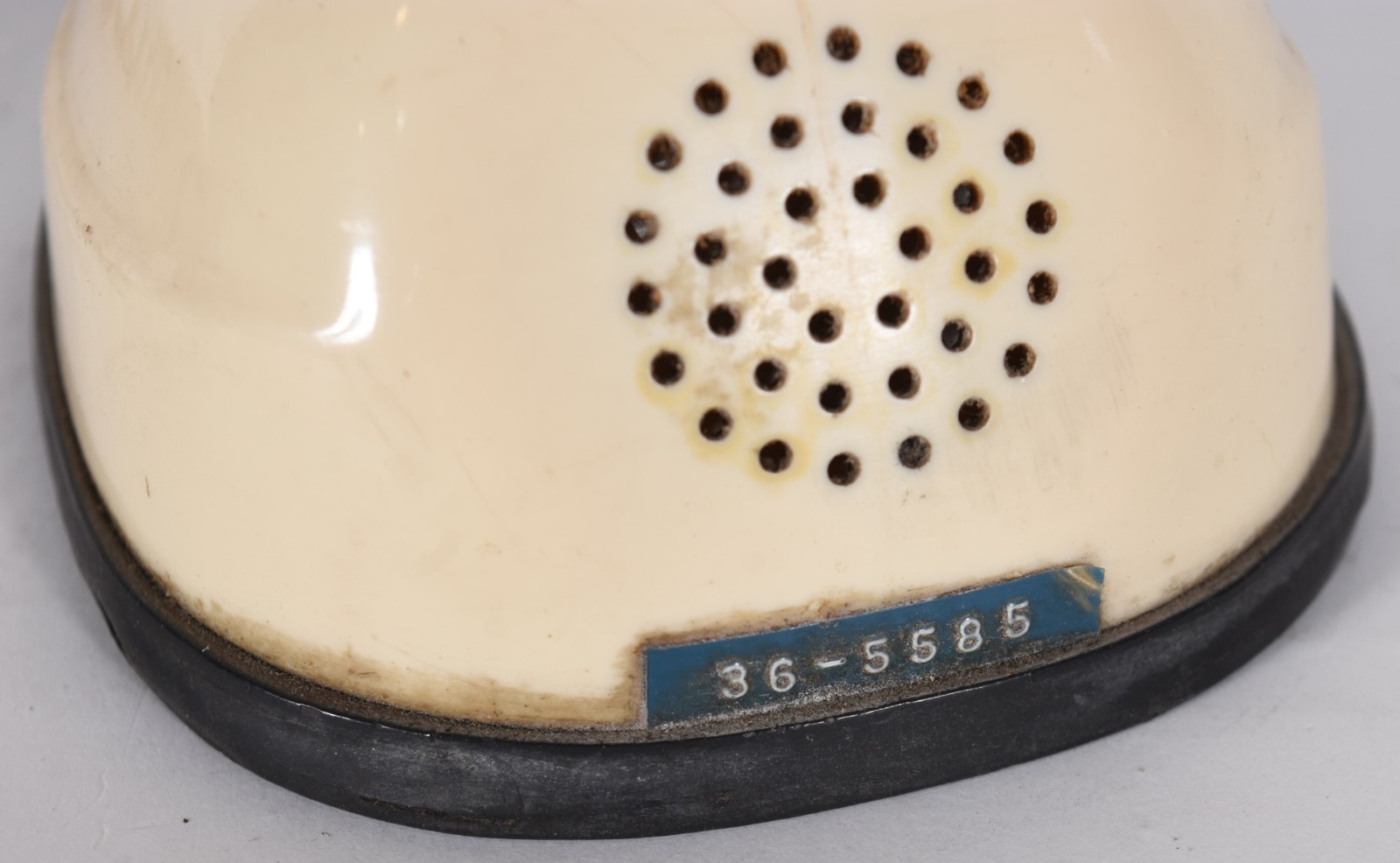 Telefone modelo "JK" da marca sueca Ericsson, na cor bege. Dial com... - foto 2 de 9