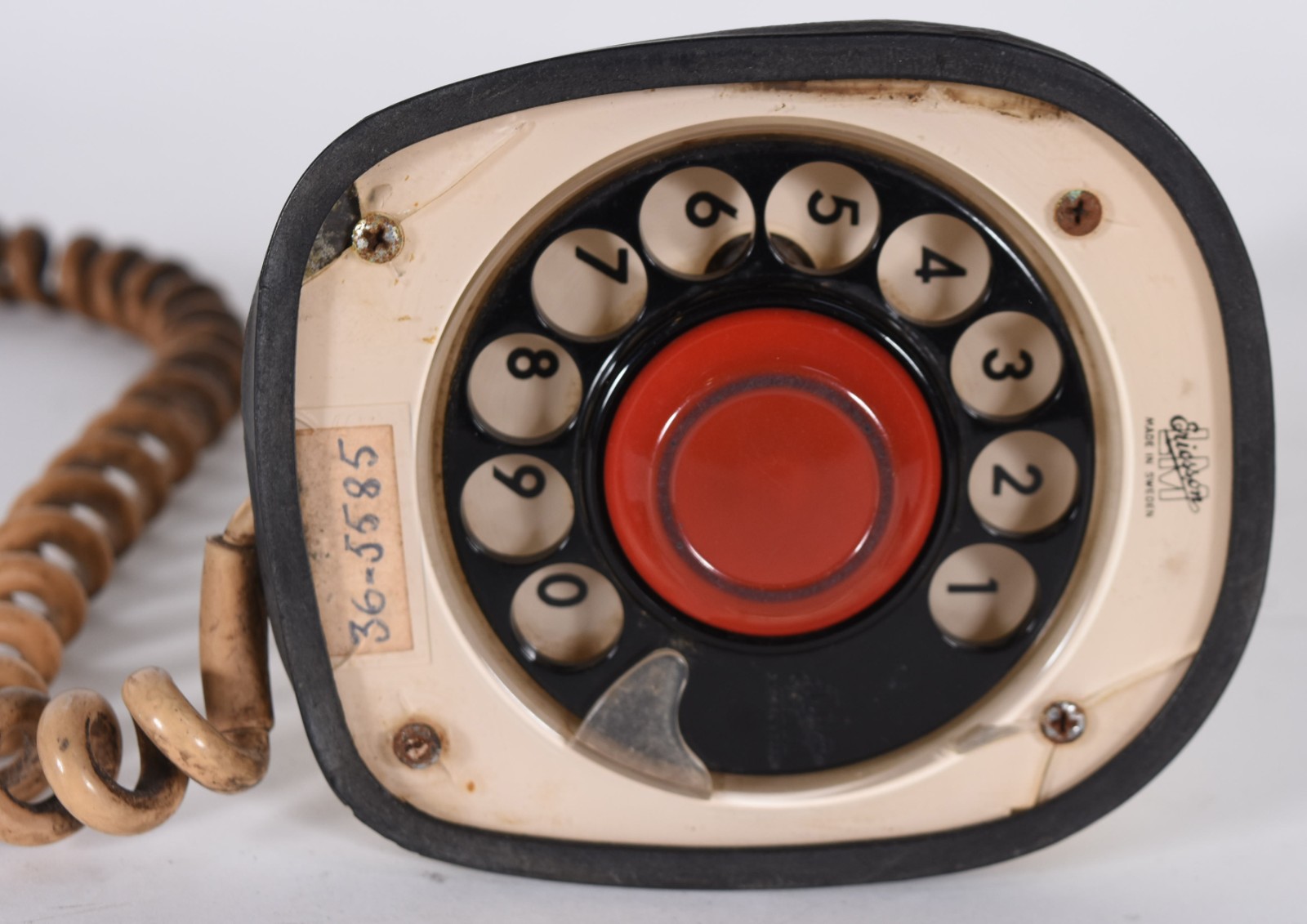 Telefone modelo "JK" da marca sueca Ericsson, na cor bege. Dial com... - foto 4 de 9