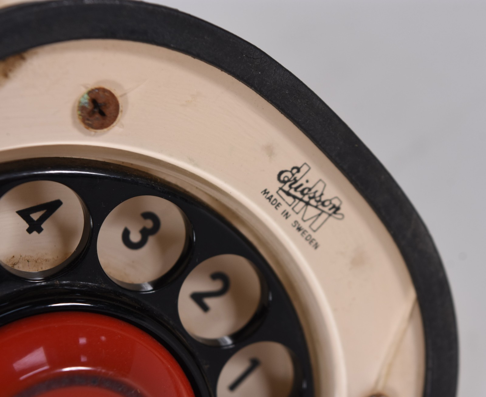 Telefone modelo "JK" da marca sueca Ericsson, na cor bege. Dial com... - foto 6 de 9