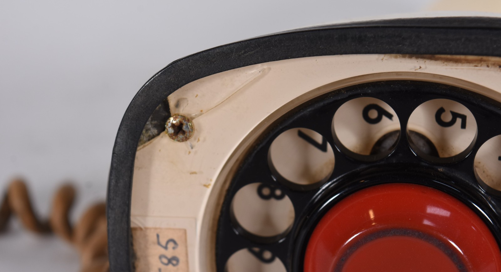 Telefone modelo "JK" da marca sueca Ericsson, na cor bege. Dial com... - foto 7 de 9