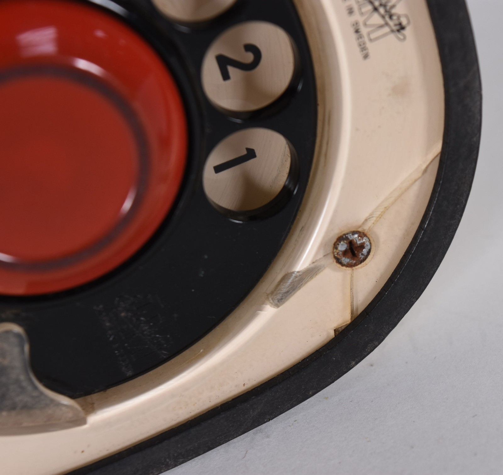 Telefone modelo "JK" da marca sueca Ericsson, na cor bege. Dial com... - foto 8 de 9
