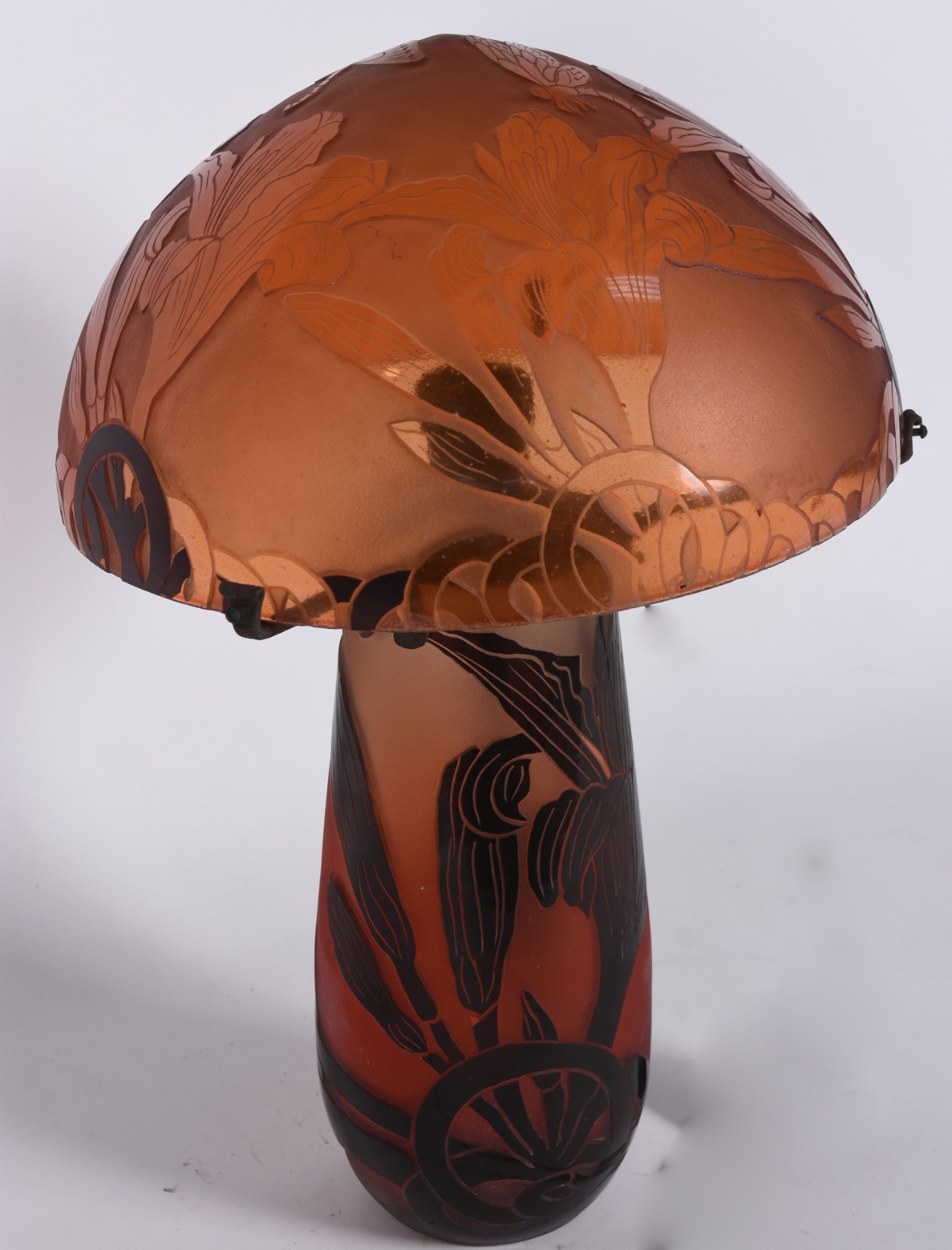 Abatjour de vidro decorativo, assinado Ravagnani. Pintura descascando. - foto 1 de 6