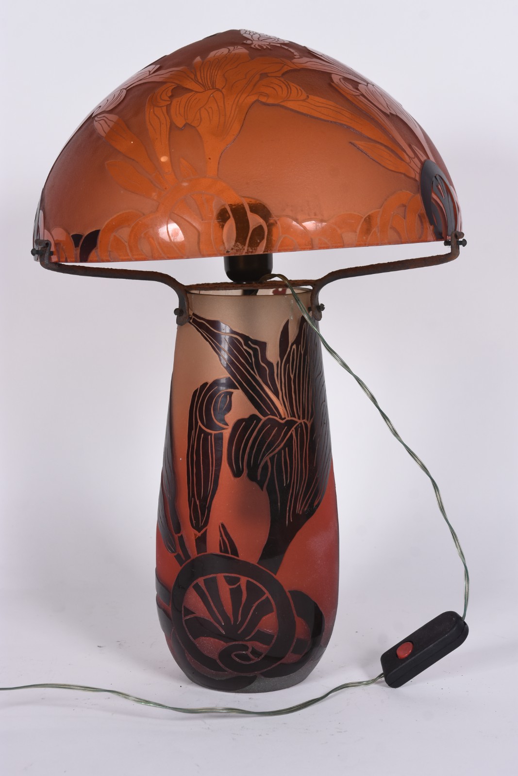 Abatjour de vidro decorativo, assinado Ravagnani. Pintura descascando. - foto 2 de 6