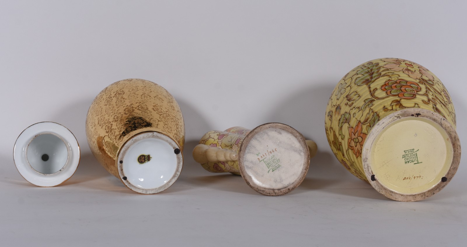 Três peças diversas, sendo: dois vasos de faiança inglesa "TUSCAN... - foto 3 de 6