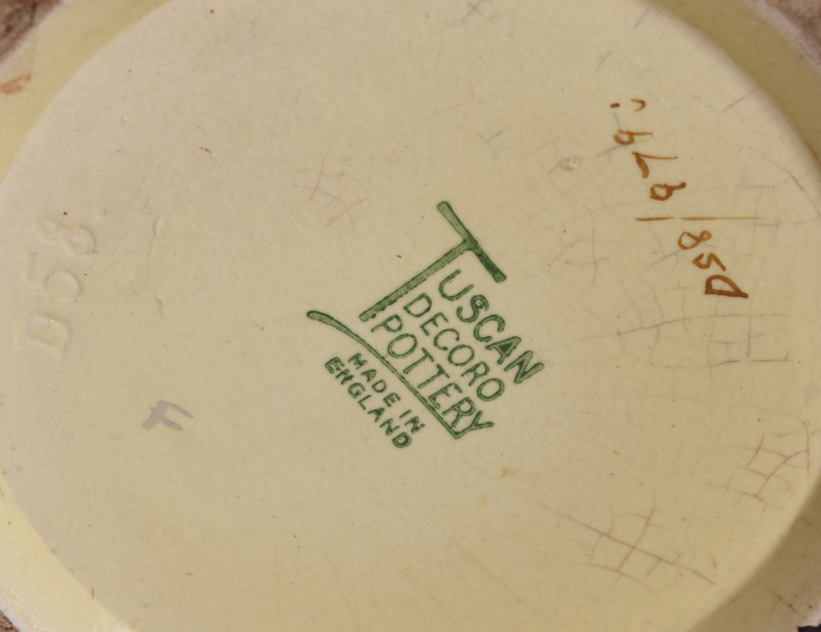 Três peças diversas, sendo: dois vasos de faiança inglesa "TUSCAN... - foto 6 de 6