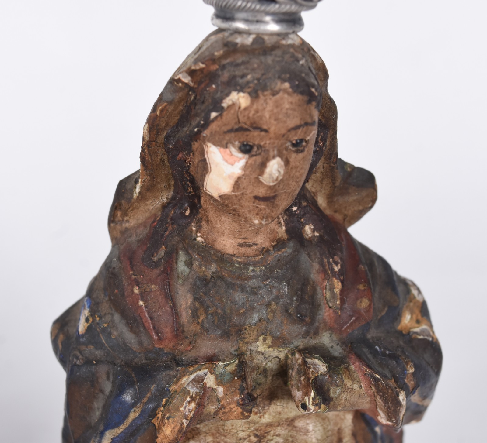 Duas imagens de madeira policromada, sendo Nossa Senhora e São... - foto 6 de 8