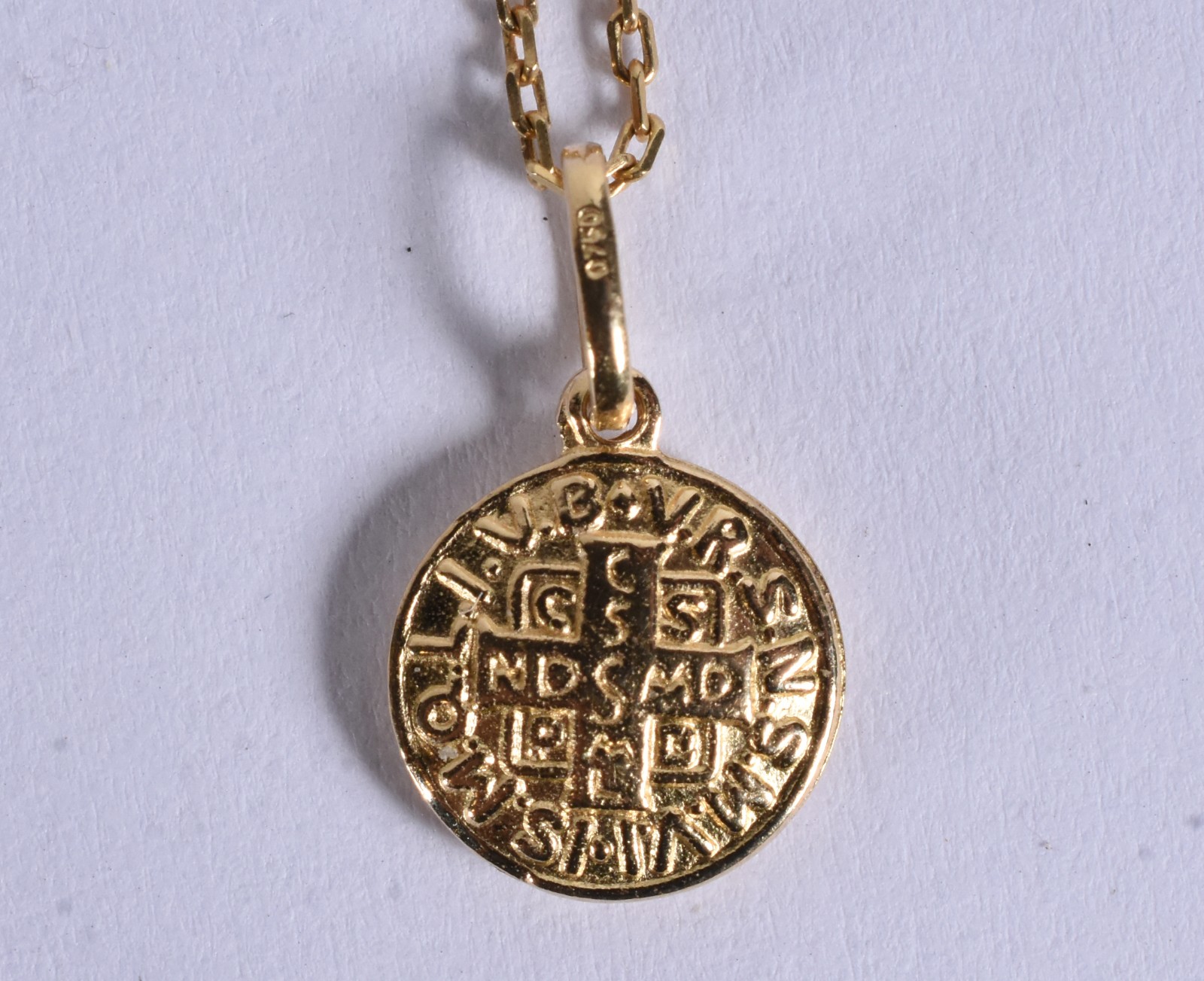 Gargantilha de ouro 18 k, contraste 750 com pingente Sacro (Por... - foto 1 de 7