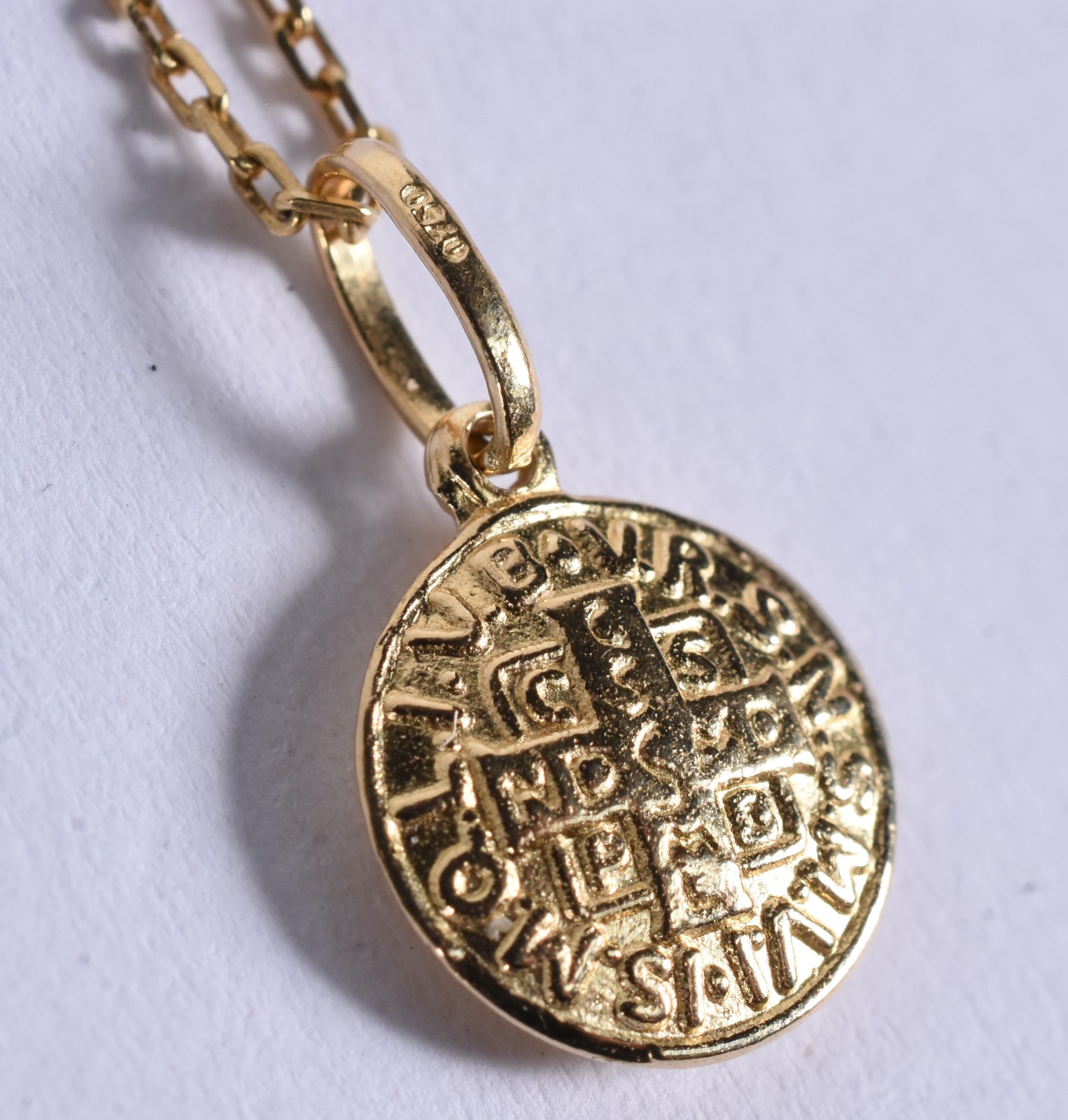 Gargantilha de ouro 18 k, contraste 750 com pingente Sacro (Por... - foto 2 de 7