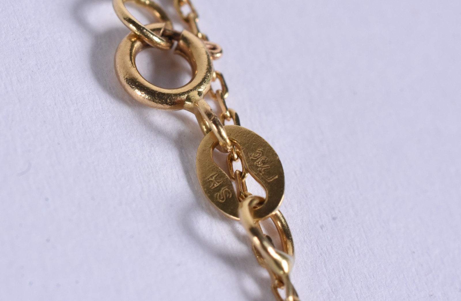 Gargantilha de ouro 18 k, contraste 750 com pingente Sacro (Por... - foto 5 de 7