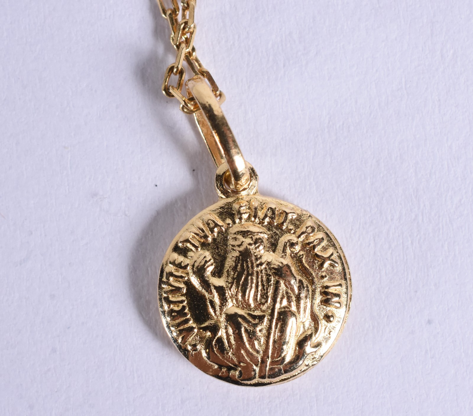 Gargantilha de ouro 18 k, contraste 750 com pingente Sacro (Por... - foto 6 de 7