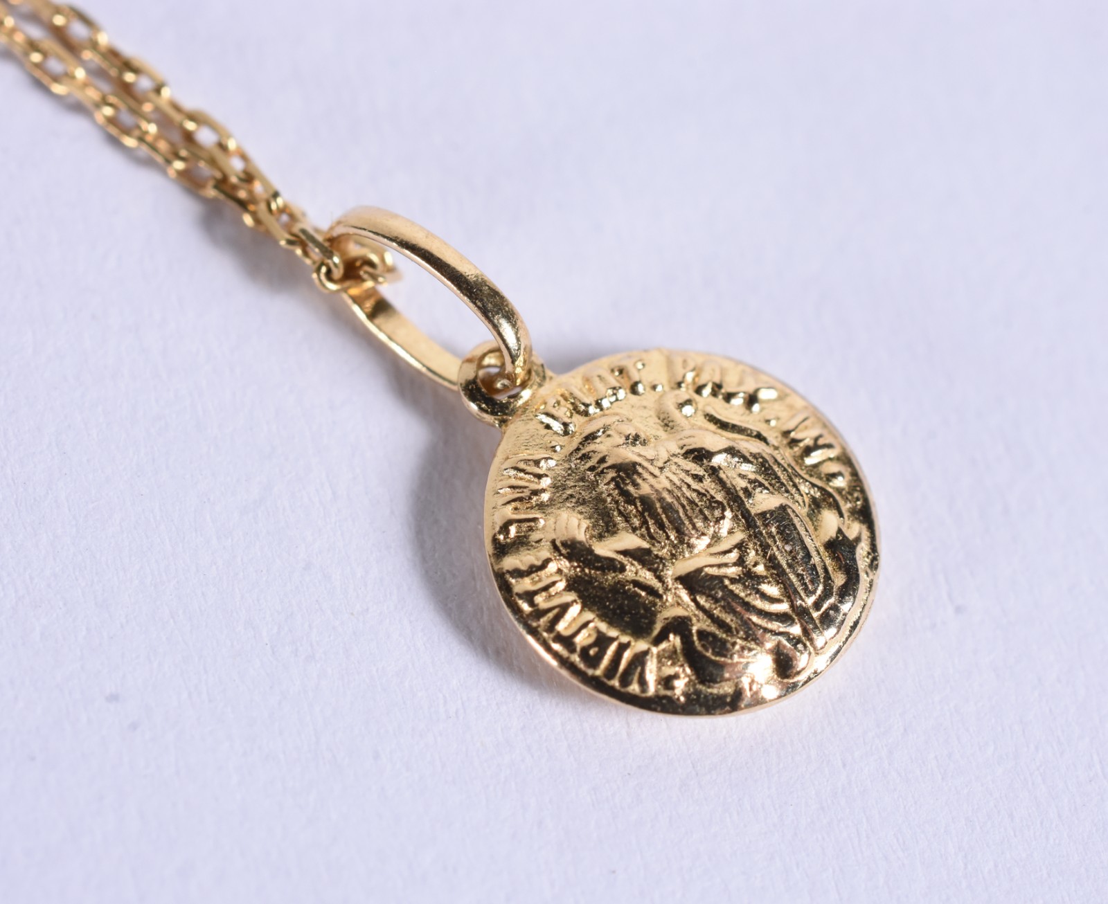 Gargantilha de ouro 18 k, contraste 750 com pingente Sacro (Por... - foto 7 de 7