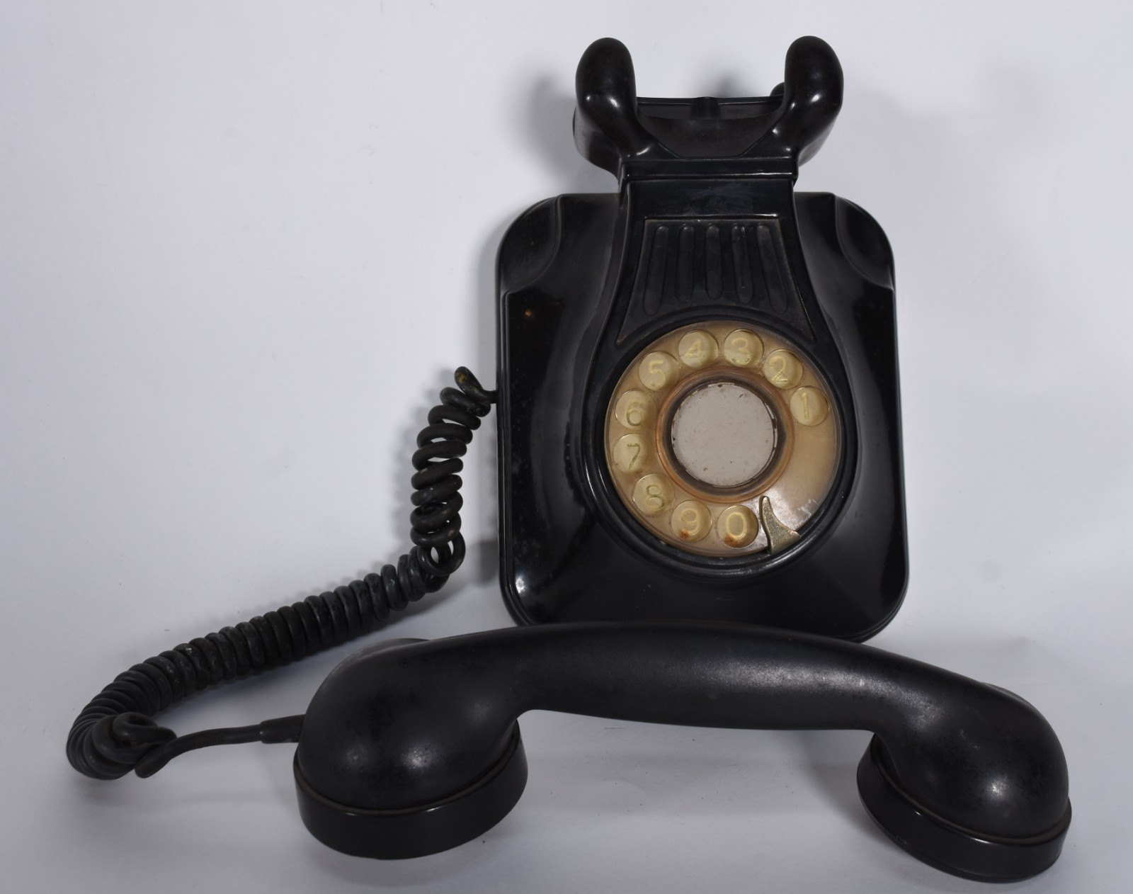Telefone de parede de baquelite preto. - foto 2 de 5