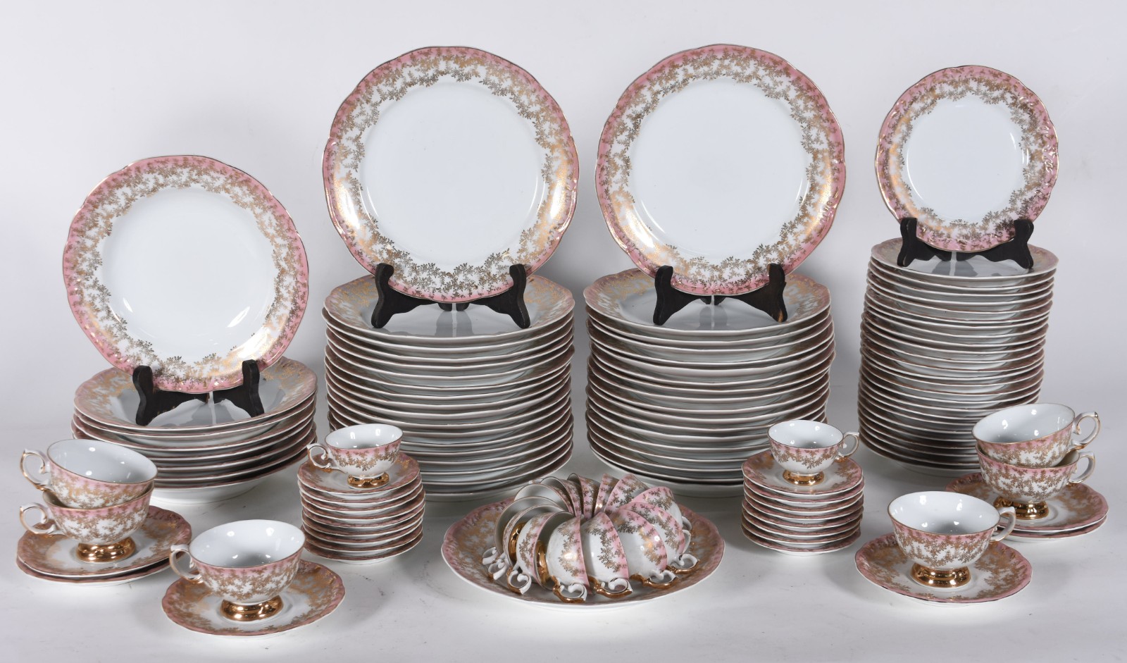 Aparelho de jantar, chá e café de porcelana Schmidt borda rosa e... - foto 1 de 7