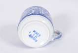 Pequeno serviço de chá e café de porcelana japo... - Pequeno serviço de chá e café de porcelana japonesa azul e branca, composto de: 15 xícaras de chá com pires, 11 xícaras de café com pires e 20 p...