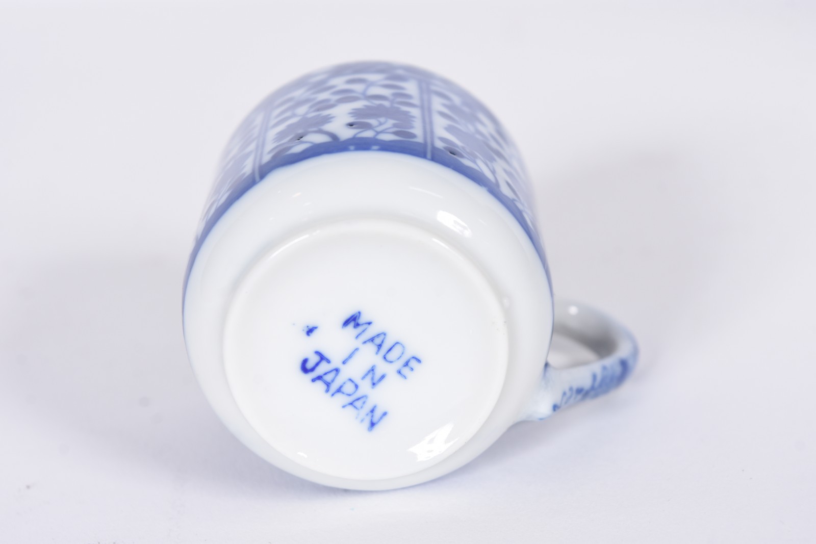 Pequeno serviço de chá e café de porcelana japonesa azul e branca... - foto 5 de 6