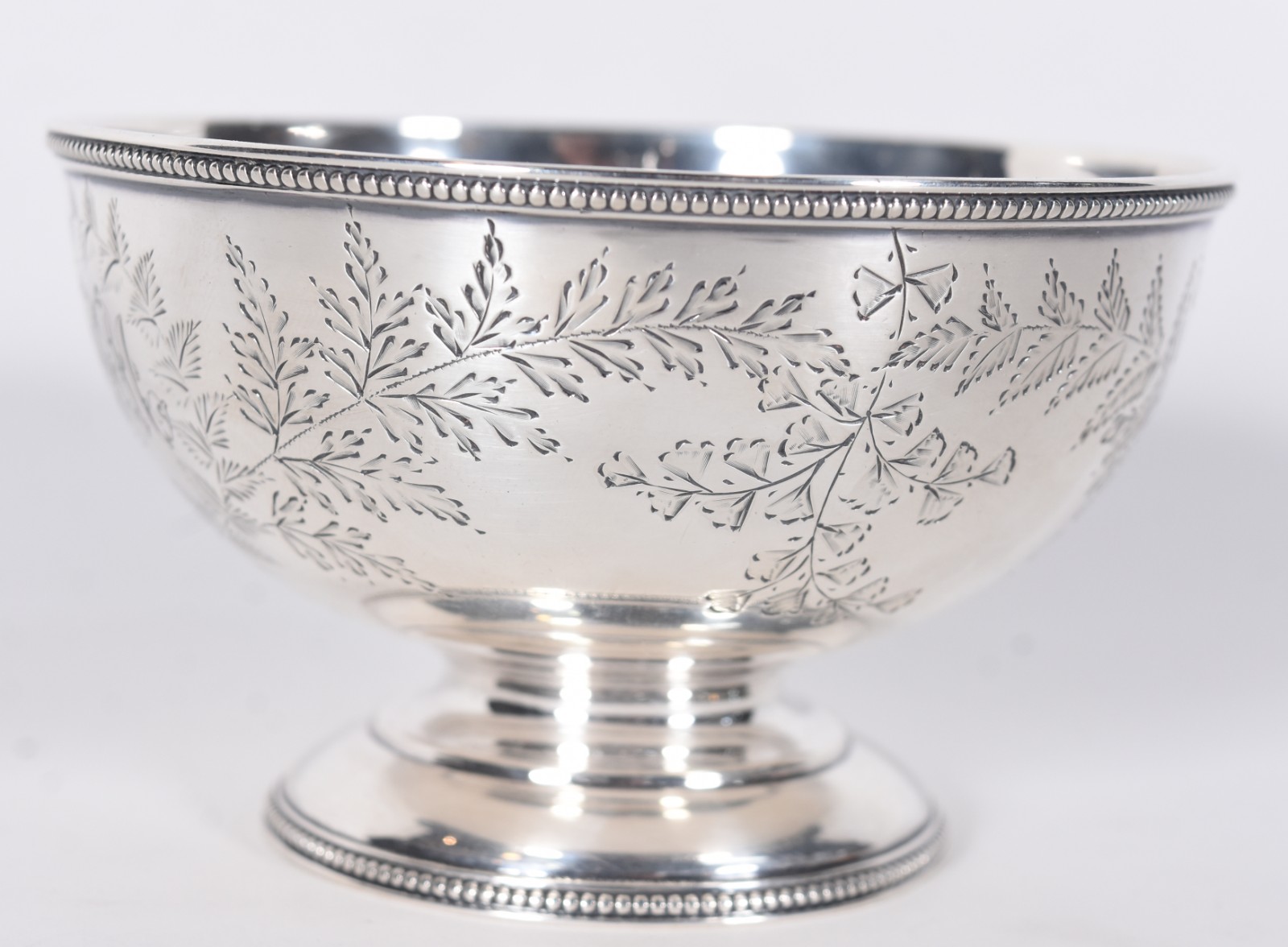 Pequeno bowl de prata inglesa contrastada. Peso da prata: 100 g (Por... - foto 1 de 5