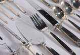 Faqueiro de prata Sterling composto de: 12 faca... - Faqueiro de prata Sterling composto de: 12 facas, 11 garfos, 12 colheres grandes;12 facas, 12 garfos para peixe com lâminas inox; 12 garfos, 12 ...