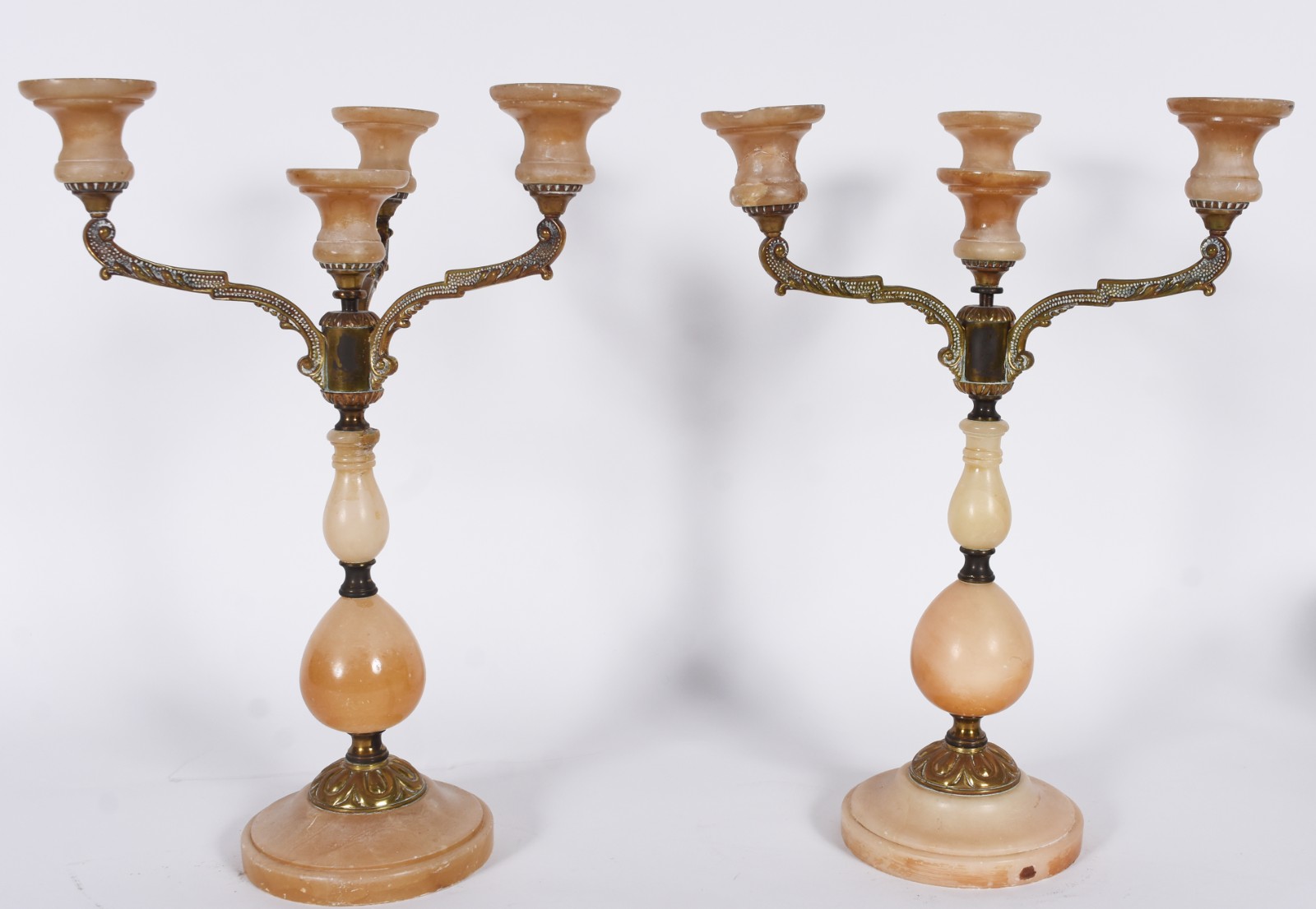 Par de candelabros de alabastro para 4 velas. Desgastes. - foto 1 de 8