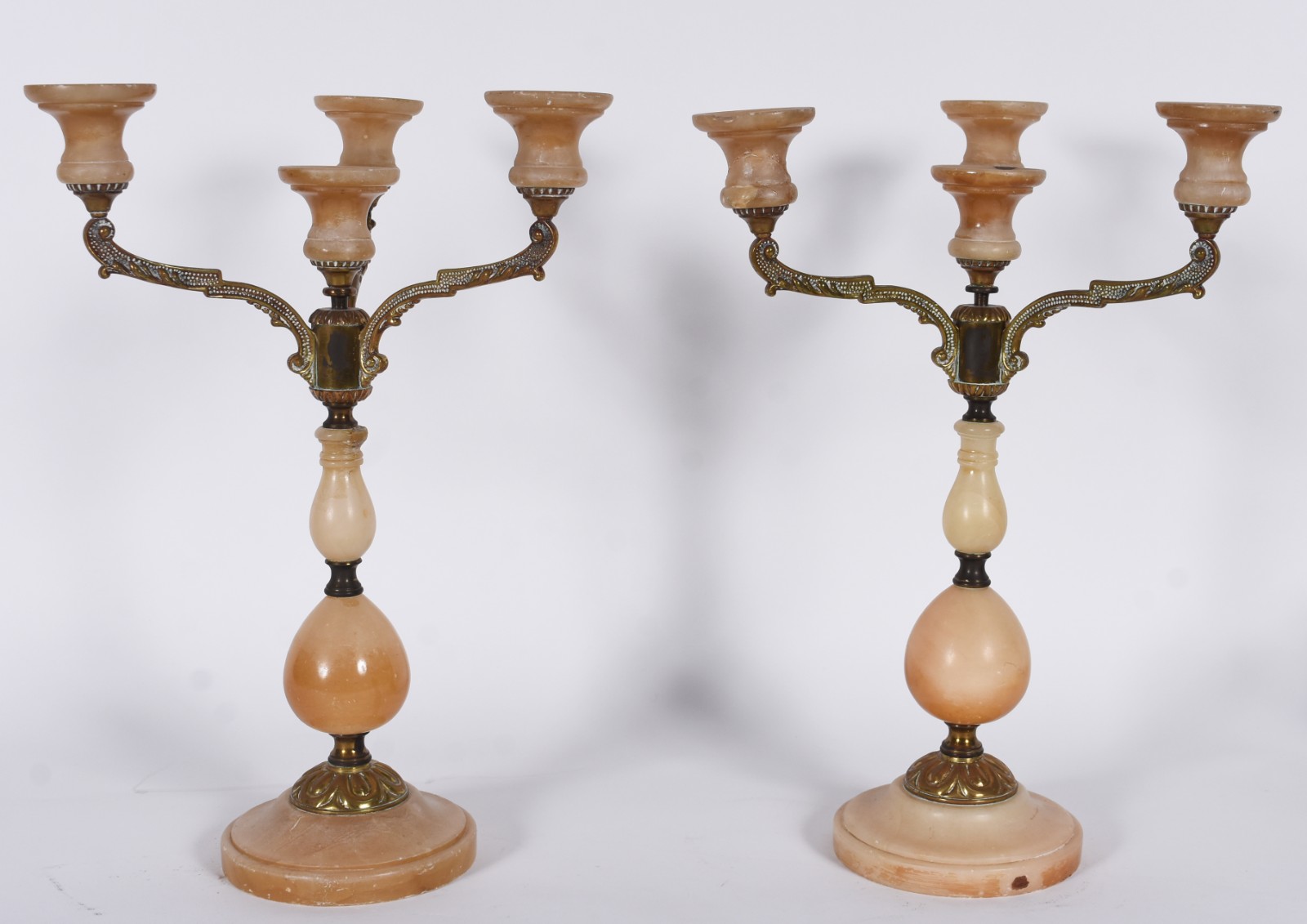 Par de candelabros de alabastro para 4 velas. Desgastes. - foto 2 de 8