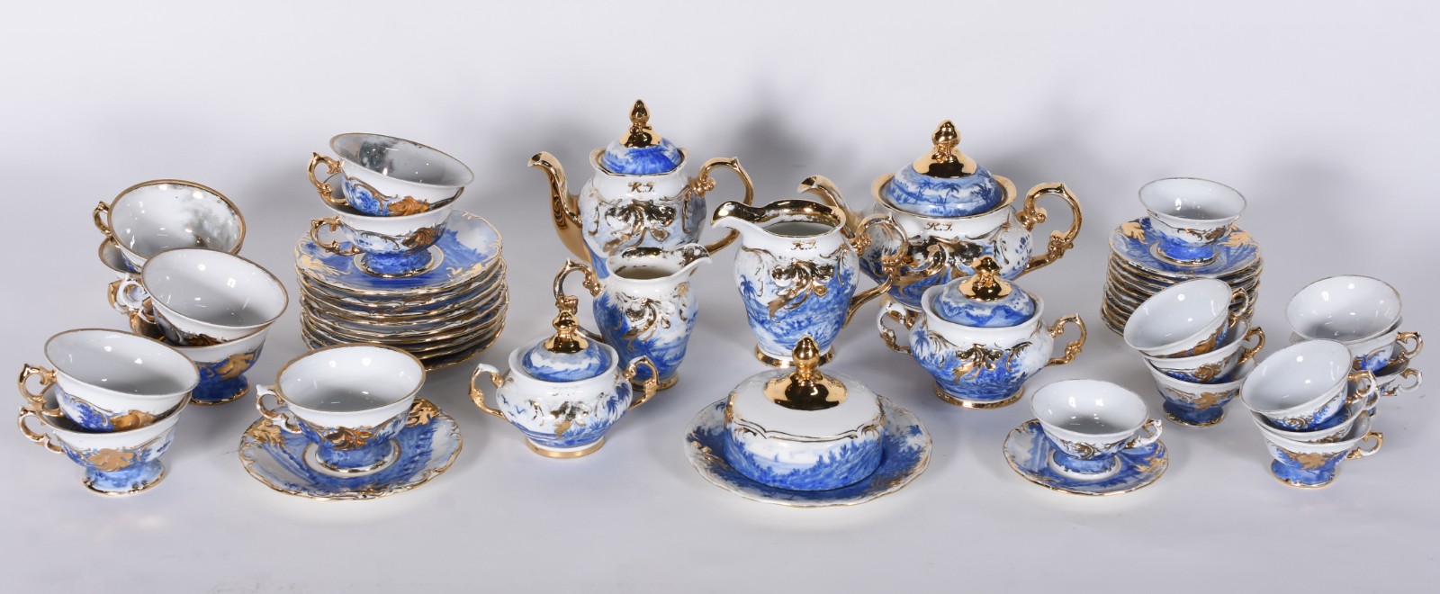 Serviço para chá e café de porcelana pintada á mão composto de: 9... - foto 1 de 10