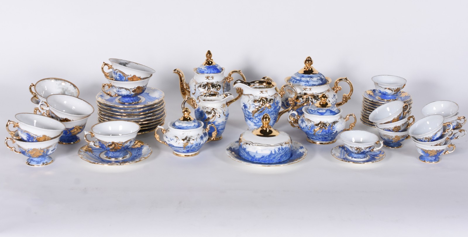 Serviço para chá e café de porcelana pintada á mão composto de: 9... - foto 2 de 10