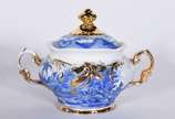 Serviço para chá e café de porcelana pintada á ... - Serviço para chá e café de porcelana pintada á mão composto de: 9 xícaras para chá com pires, 11 xícaras para café com pires, manteigueira, 2 bu...