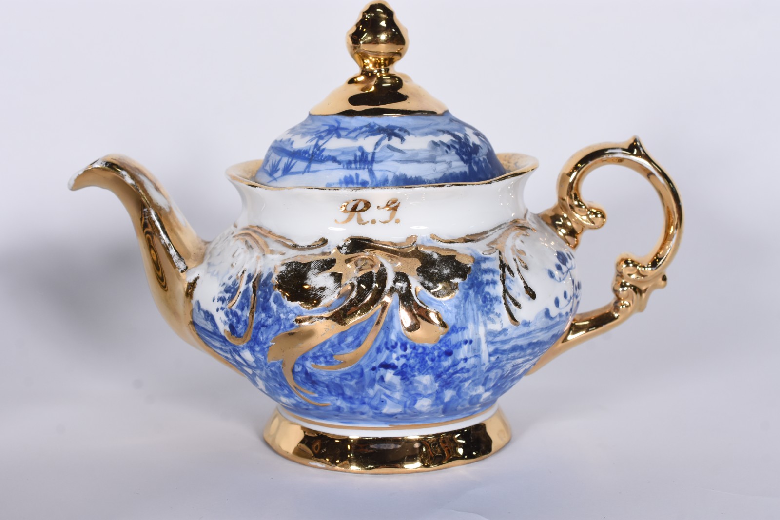 Serviço para chá e café de porcelana pintada á mão composto de: 9... - foto 6 de 10