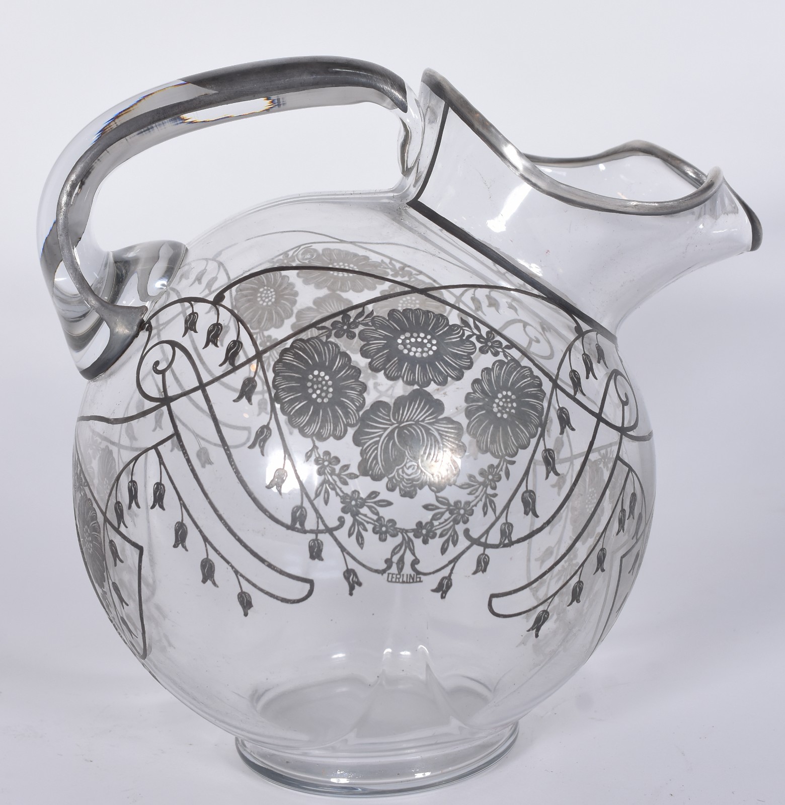 Jarra de cristal feitio bojudo decorada com flores prateadas. - foto 4 de 7