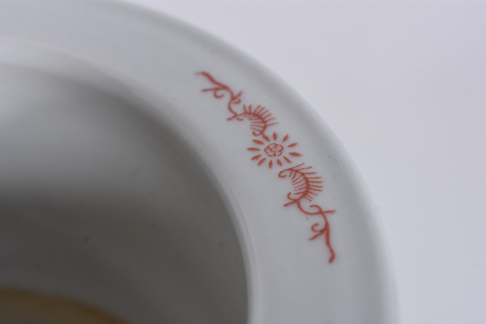 Dois cachepots de porcelana oriental sendo um com base. - foto 5 de 7